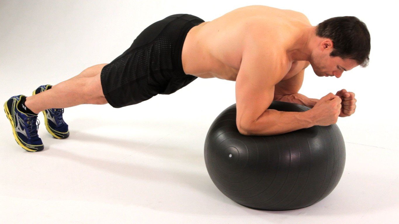 Plancha-frontal-antebrazos-sobre-fitball