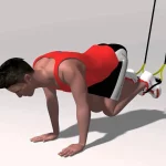 Plancha frontal en TRX encogiendo piernas